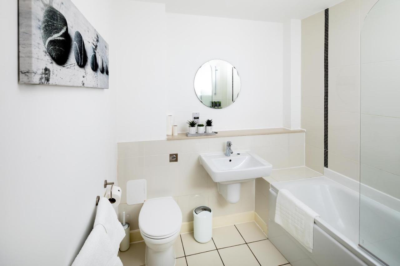 Stylish City Centre Apartment - Home From Home With Fully-Equipped Kitchen, Smart Tv, Netflix, Superfast Wifi, Free Parking, Self Check-In - By Brightleap Apartments Milton Keynes Exterior photo