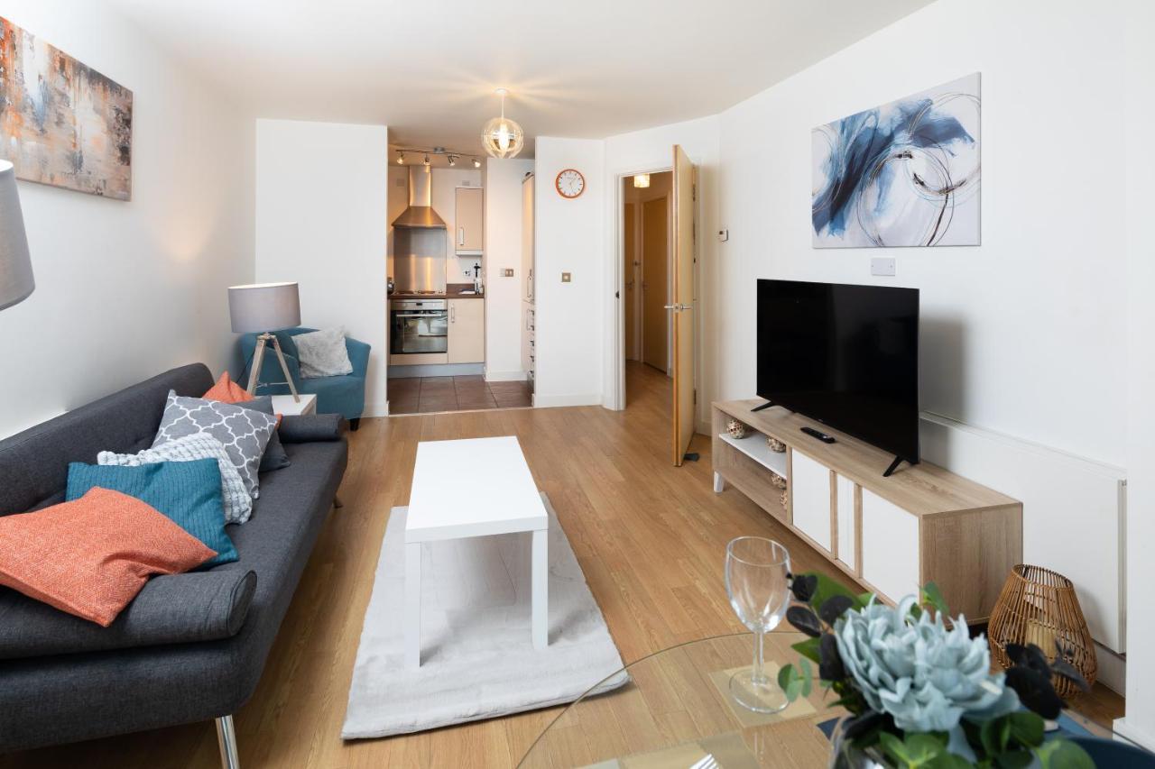 Stylish City Centre Apartment - Home From Home With Fully-Equipped Kitchen, Smart Tv, Netflix, Superfast Wifi, Free Parking, Self Check-In - By Brightleap Apartments Milton Keynes Exterior photo