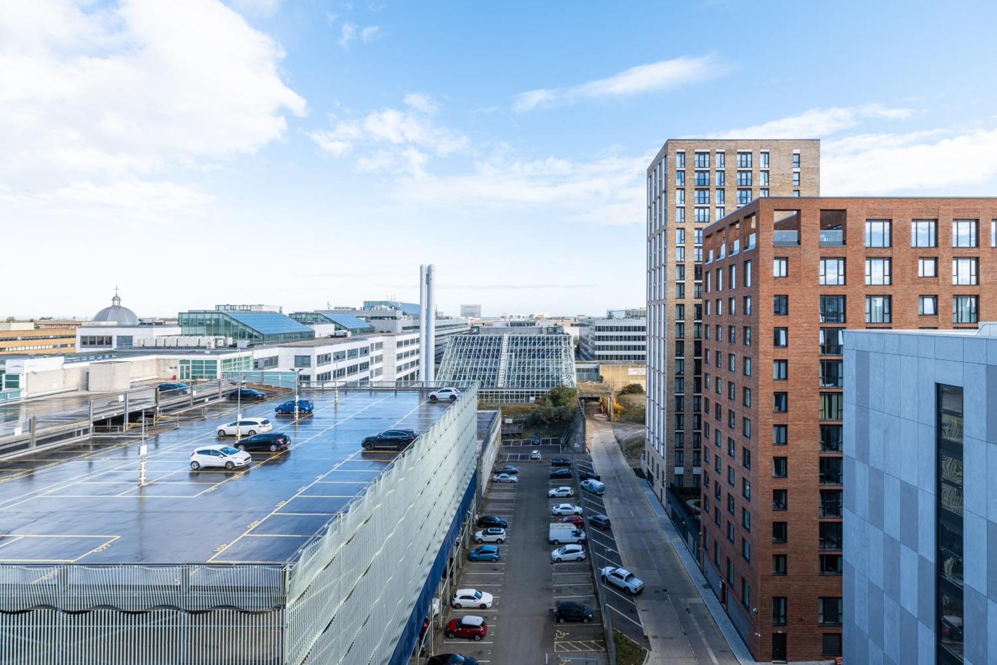 Stylish City Centre Apartment - Home From Home With Fully-Equipped Kitchen, Smart Tv, Netflix, Superfast Wifi, Free Parking, Self Check-In - By Brightleap Apartments Milton Keynes Exterior photo