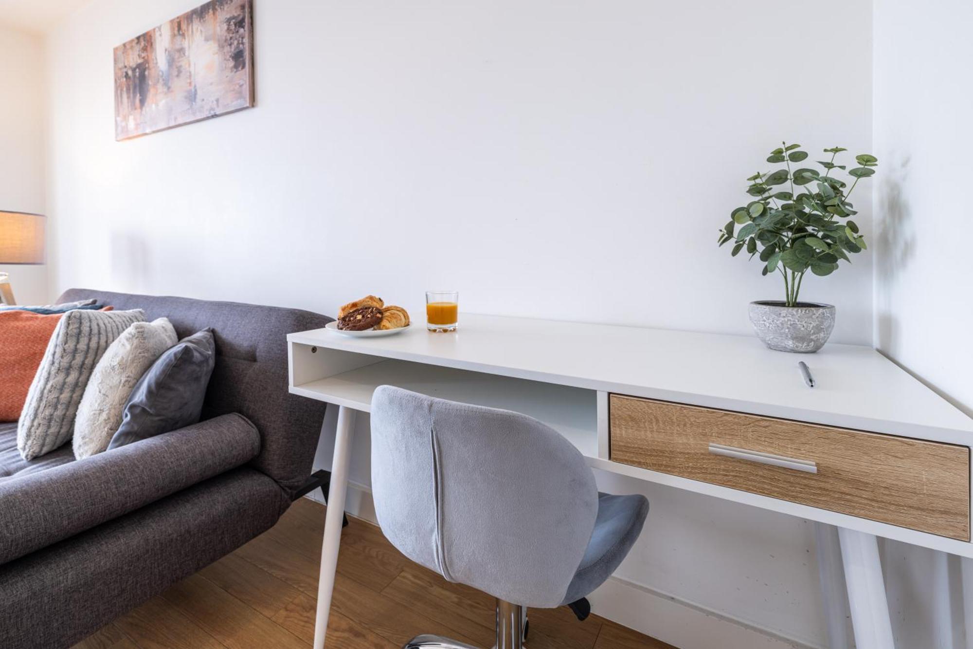 Stylish City Centre Apartment - Home From Home With Fully-Equipped Kitchen, Smart Tv, Netflix, Superfast Wifi, Free Parking, Self Check-In - By Brightleap Apartments Milton Keynes Exterior photo
